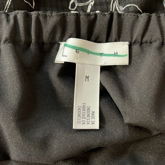 Leith Black Floral Print Sweatheart Neckline Cropped Top Size Medium - Picture 7 of 8